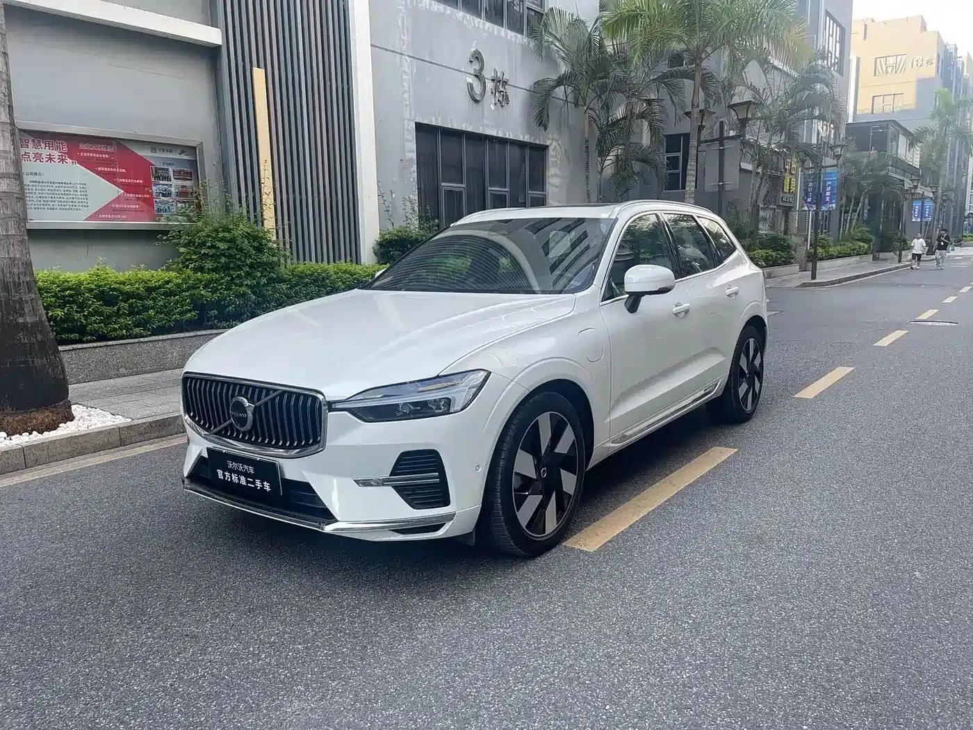 2025 Volvo XC60 Plug-in Hybrid, Long Range AWD Inscription Luxury Edition — миниатюра 1