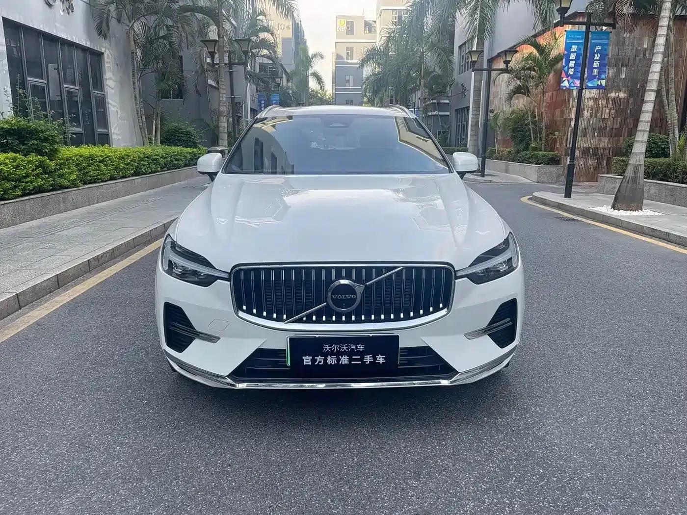 2025 Volvo XC60 Plug-in Hybrid, Long Range AWD Inscription Luxury Edition — миниатюра 2