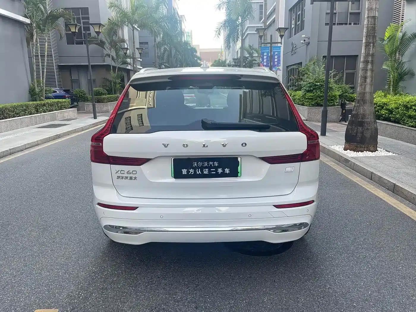 2025 Volvo XC60 Plug-in Hybrid, Long Range AWD Inscription Luxury Edition — миниатюра 11