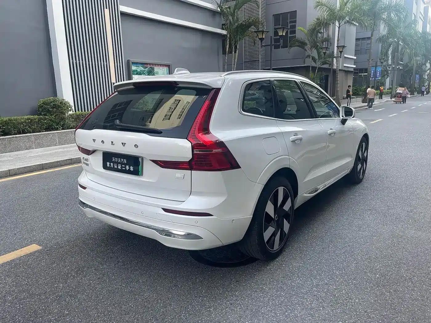 2025 Volvo XC60 Plug-in Hybrid, Long Range AWD Inscription Luxury Edition — миниатюра 12