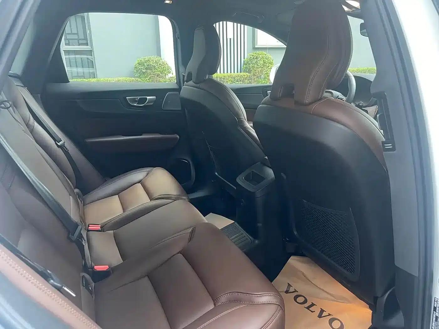 2025 Volvo XC60 Plug-in Hybrid, Long Range AWD Inscription Luxury Edition — миниатюра 5