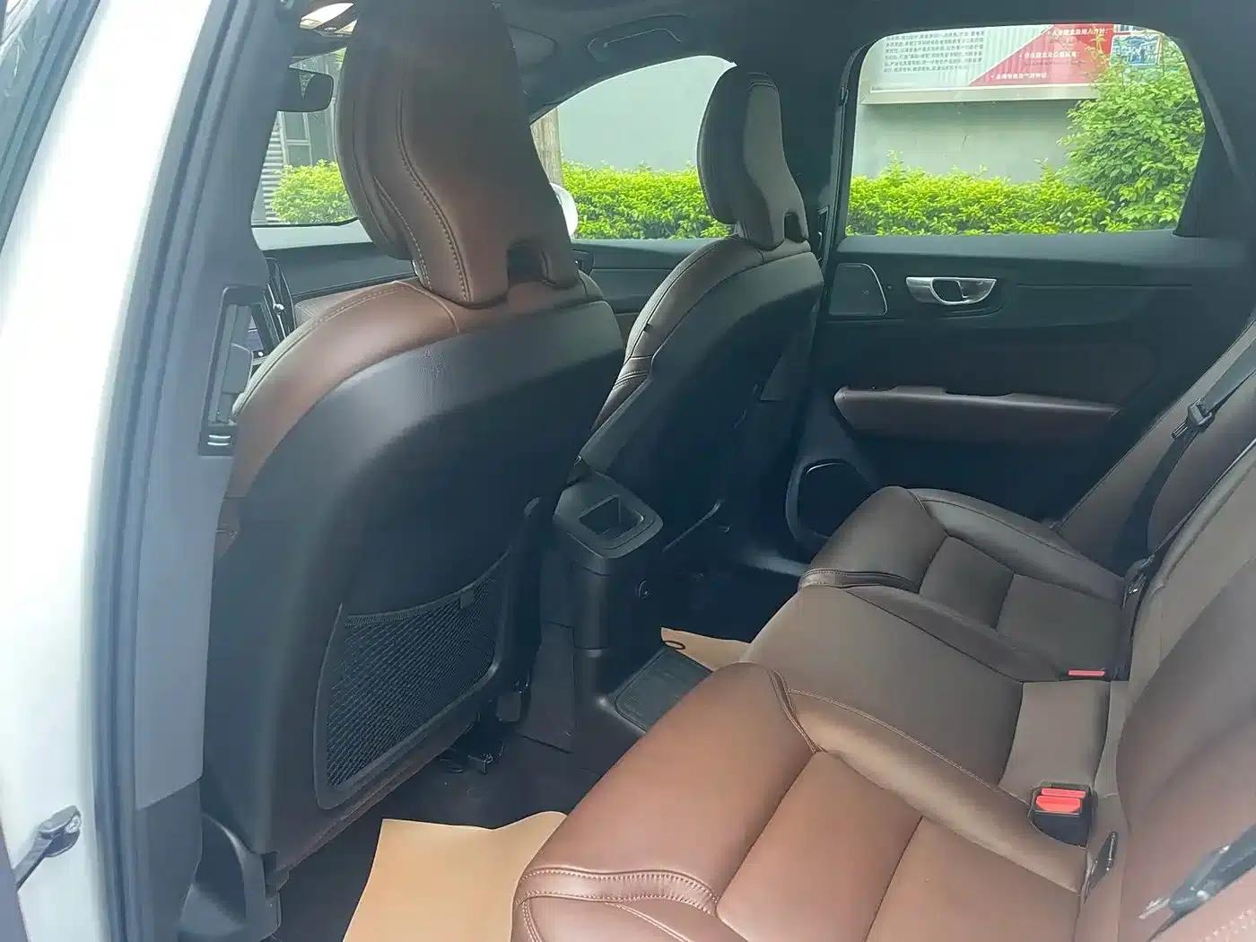 2025 Volvo XC60 Plug-in Hybrid, Long Range AWD Inscription Luxury Edition — миниатюра 7