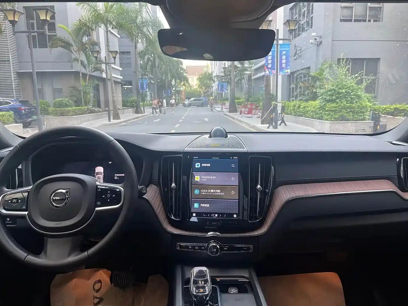 2025 Volvo XC60 Plug-in Hybrid, Long Range AWD Inscription Luxury Edition — миниатюра 8