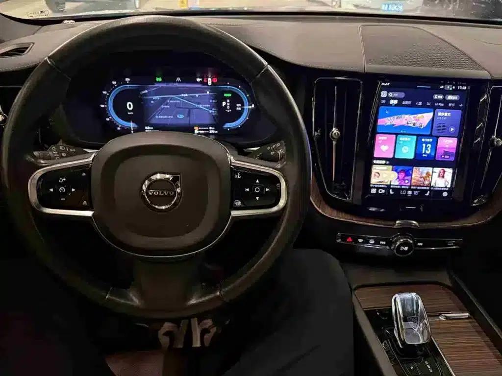 2022 Volvo XC60 Plug-in Hybrid T8 Plug-in Hybrid Long Range AWD Inscription Luxury Edition — миниатюра 2