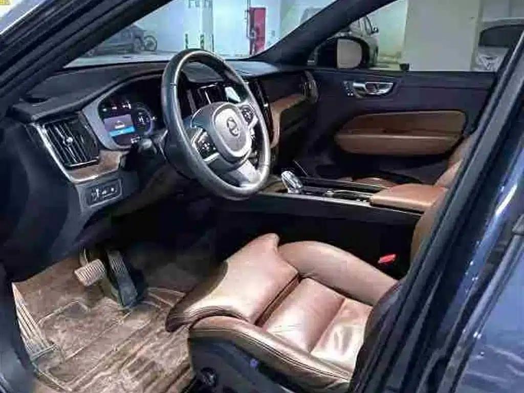 2022 Volvo XC60 Plug-in Hybrid T8 Plug-in Hybrid Long Range AWD Inscription Luxury Edition — миниатюра 3