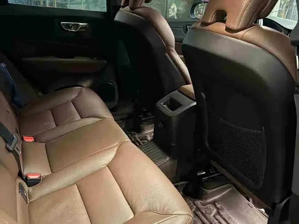 2022 Volvo XC60 Plug-in Hybrid T8 Plug-in Hybrid Long Range AWD Inscription Luxury Edition — миниатюра 5