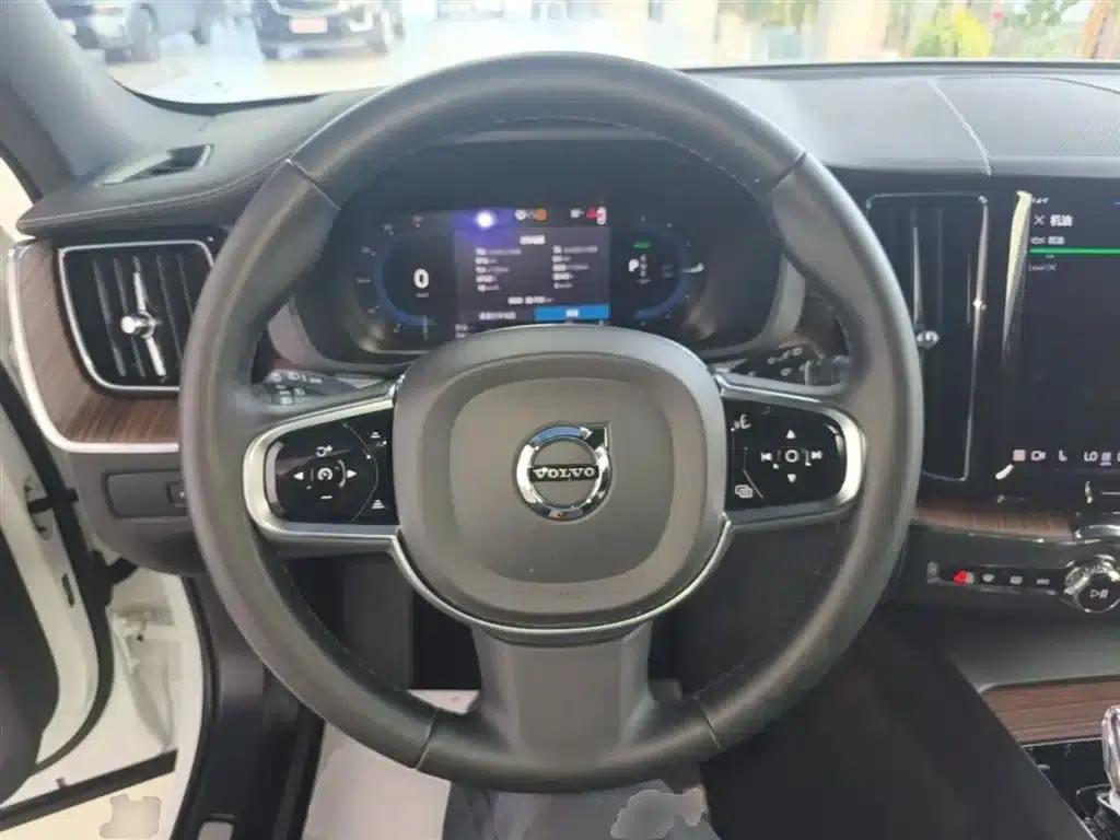 2024 Volvo XC60 Plug-in Hybrid T8 Plug-in Hybrid Long Range AWD Inscription Luxury Edition — миниатюра 11