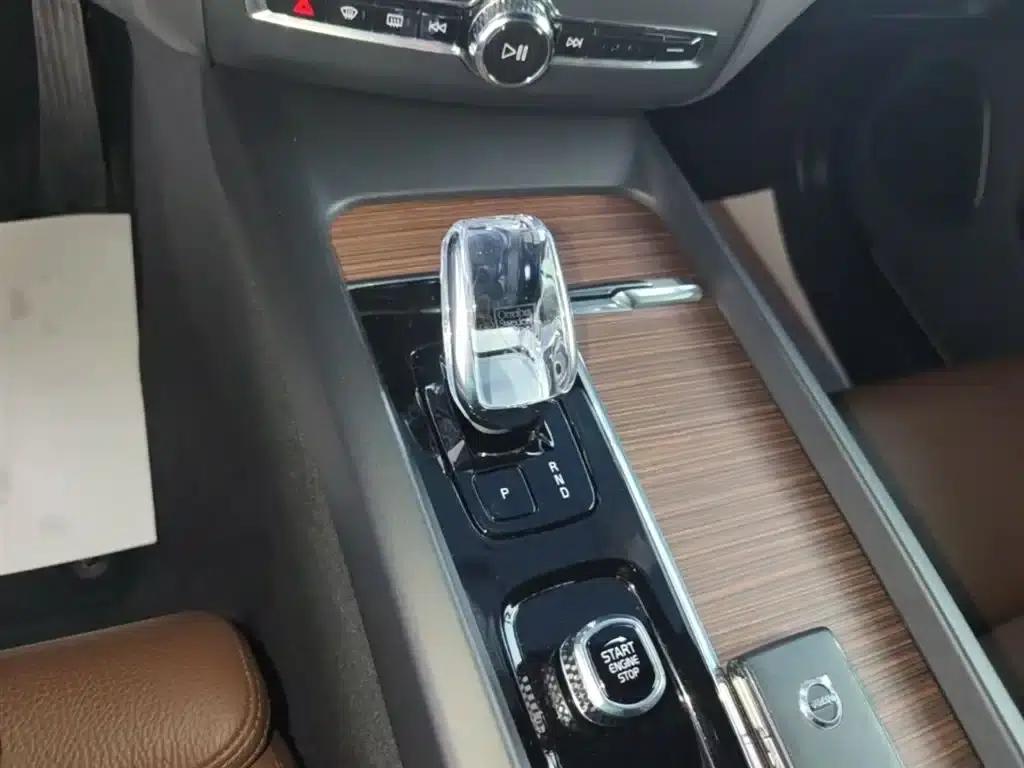 2024 Volvo XC60 Plug-in Hybrid T8 Plug-in Hybrid Long Range AWD Inscription Luxury Edition — миниатюра 14
