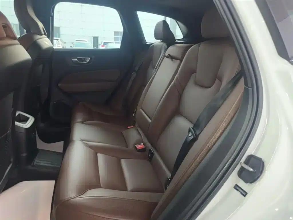 2024 Volvo XC60 Plug-in Hybrid T8 Plug-in Hybrid Long Range AWD Inscription Luxury Edition — миниатюра 17