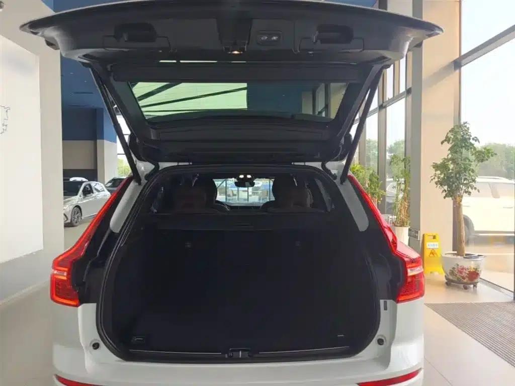 2024 Volvo XC60 Plug-in Hybrid T8 Plug-in Hybrid Long Range AWD Inscription Luxury Edition — миниатюра 19