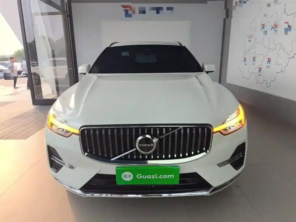 2024 Volvo XC60 Plug-in Hybrid T8 Plug-in Hybrid Long Range AWD Inscription Luxury Edition — миниатюра 3