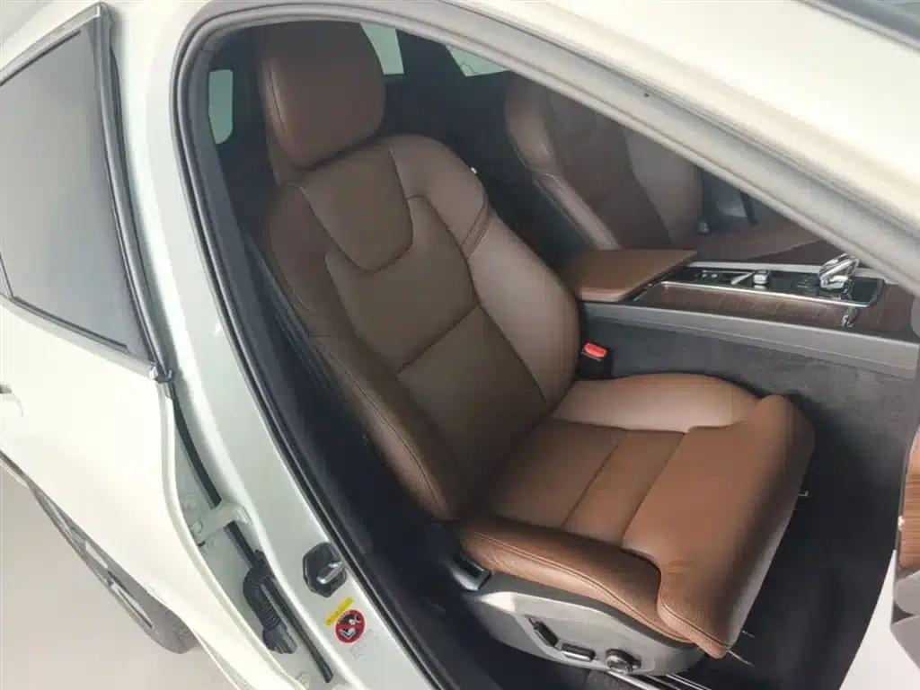 2024 Volvo XC60 Plug-in Hybrid T8 Plug-in Hybrid Long Range AWD Inscription Luxury Edition — миниатюра 25