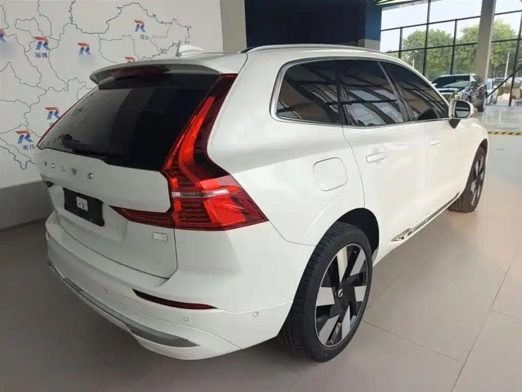 2024 Volvo XC60 Plug-in Hybrid T8 Plug-in Hybrid Long Range AWD Inscription Luxury Edition — миниатюра 7