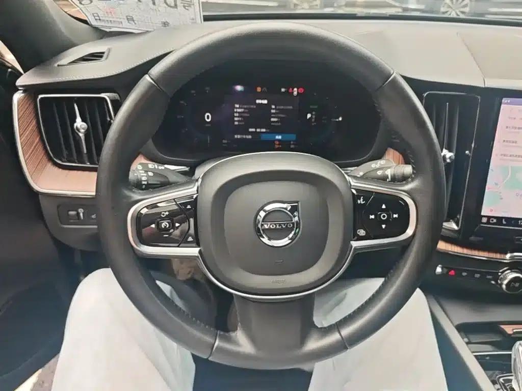 2022 Volvo XC60 Plug-in Hybrid T8 Plug-in Hybrid Long Range AWD Inscription Luxury Edition — миниатюра 11