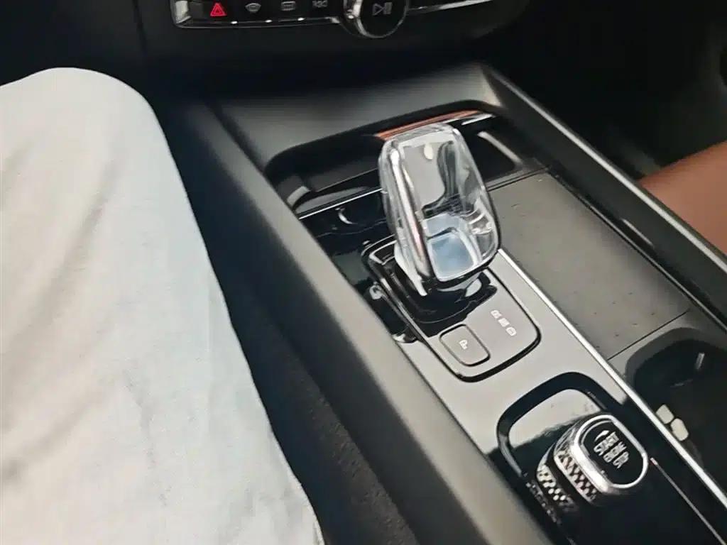 2022 Volvo XC60 Plug-in Hybrid T8 Plug-in Hybrid Long Range AWD Inscription Luxury Edition — миниатюра 14