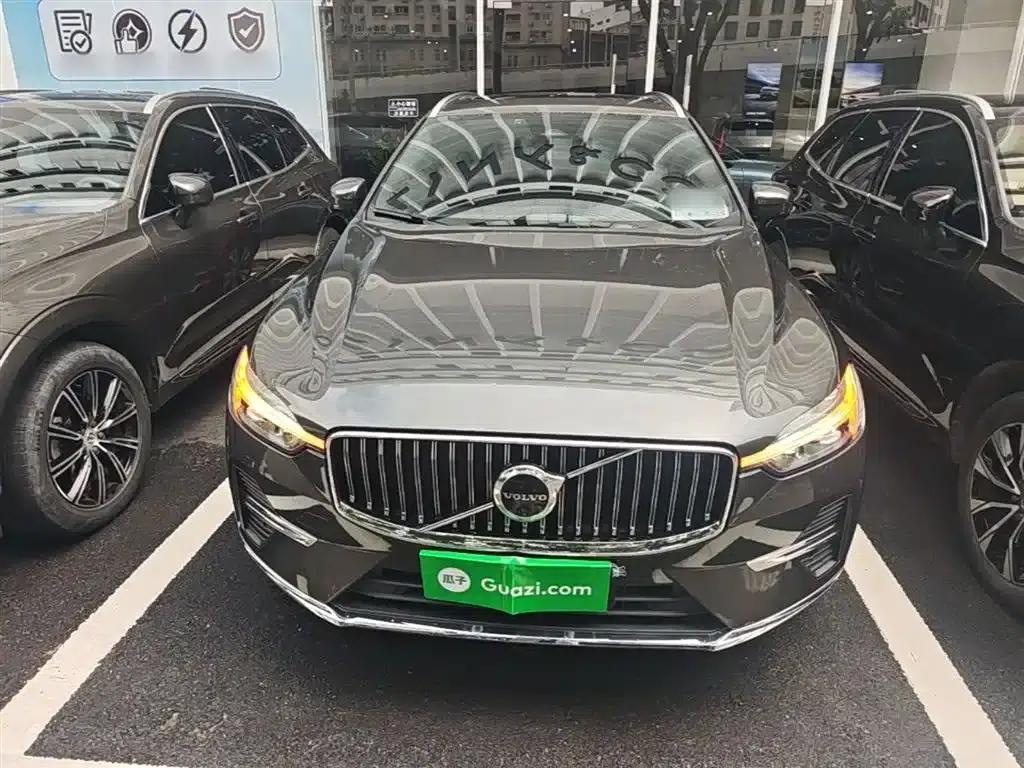 2022 Volvo XC60 Plug-in Hybrid T8 Plug-in Hybrid Long Range AWD Inscription Luxury Edition — миниатюра 3