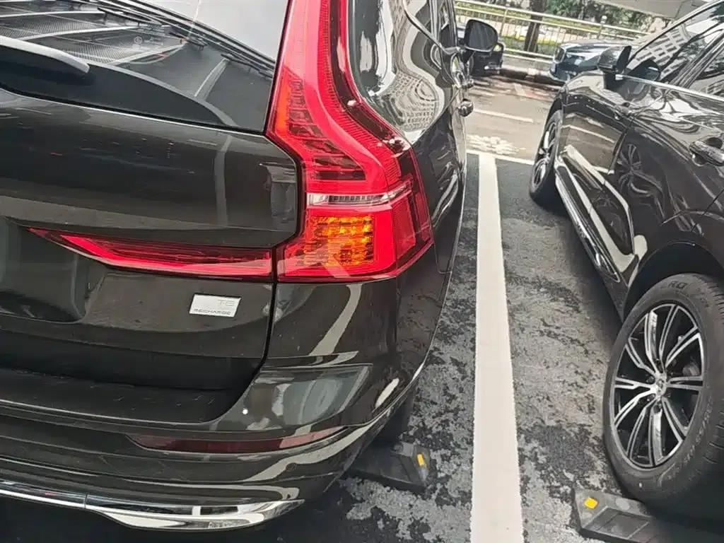 2022 Volvo XC60 Plug-in Hybrid T8 Plug-in Hybrid Long Range AWD Inscription Luxury Edition — миниатюра 8