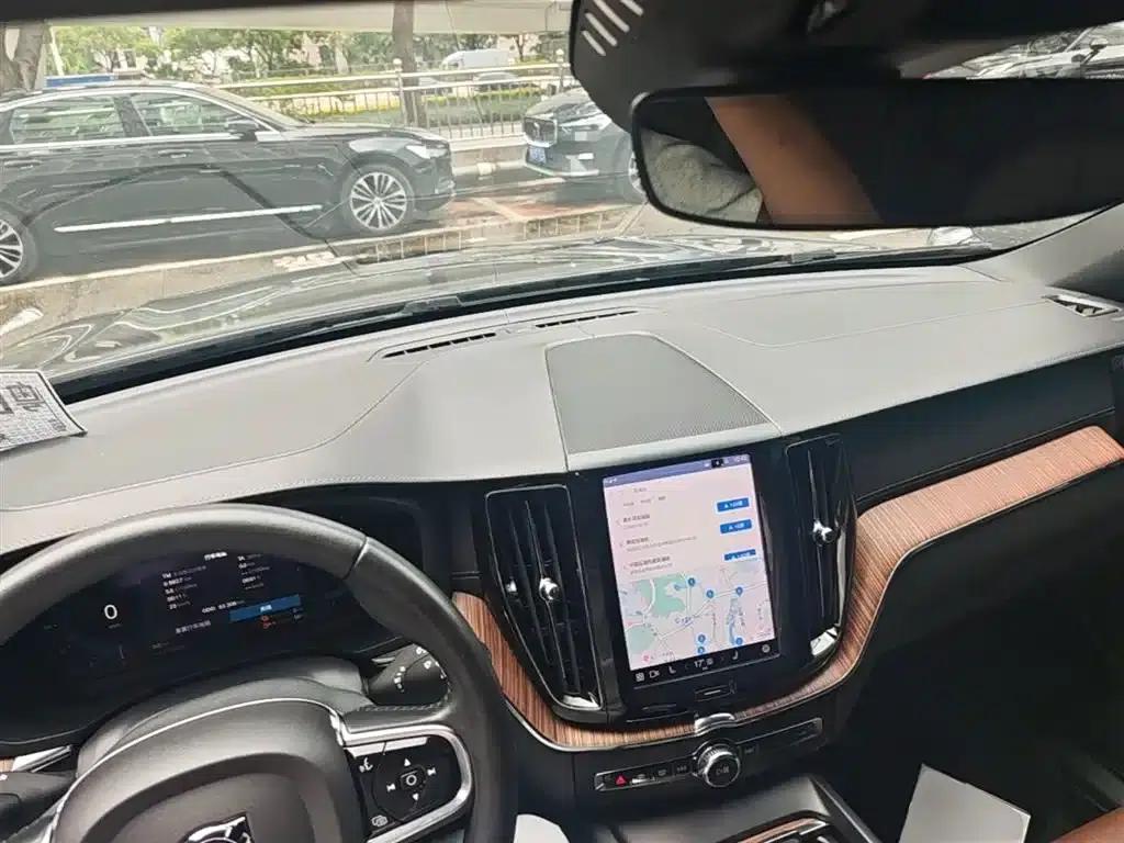 2022 Volvo XC60 Plug-in Hybrid T8 Plug-in Hybrid Long Range AWD Inscription Luxury Edition — миниатюра 10