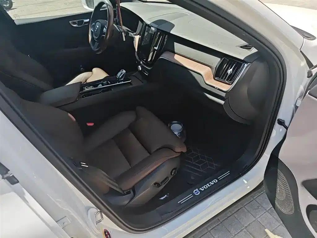2024 Volvo XC60 Plug-in Hybrid T8 Plug-in Hybrid Long Range AWD Inscription Luxury Edition — миниатюра 22