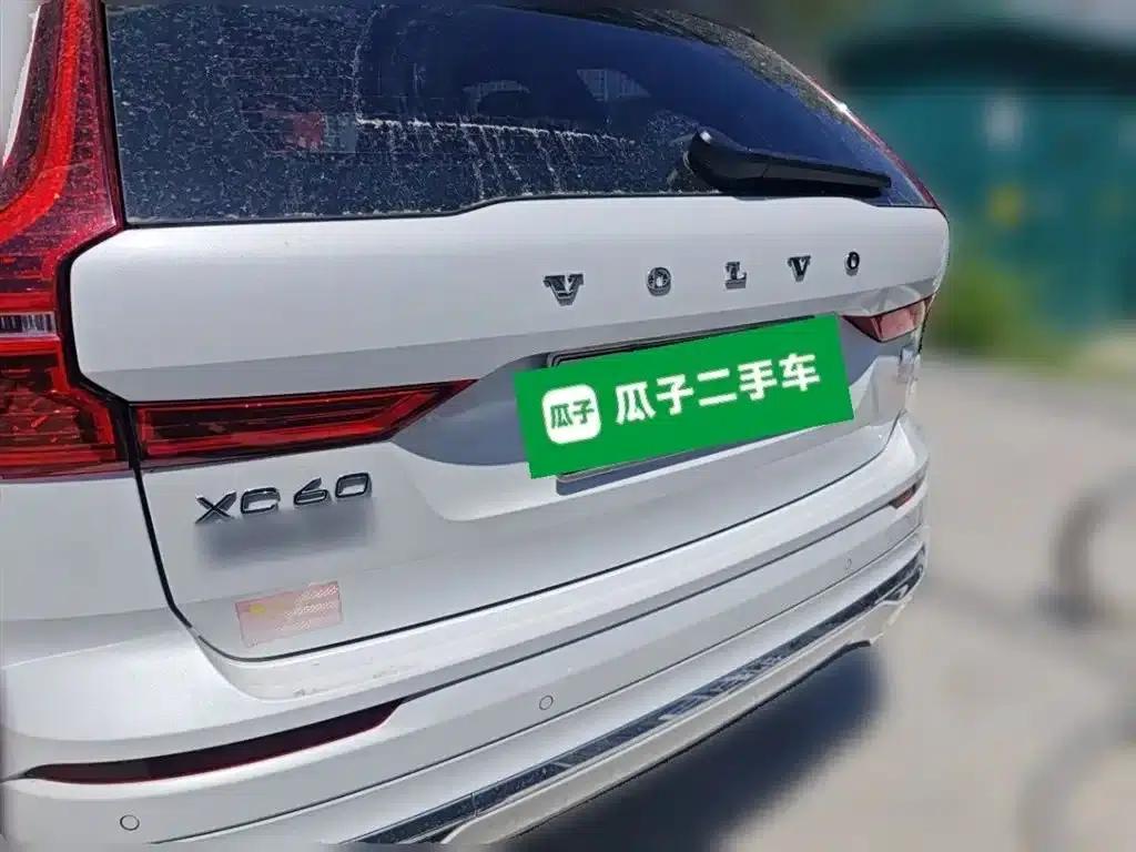 2024 Volvo XC60 Plug-in Hybrid T8 Plug-in Hybrid Long Range AWD Inscription Luxury Edition — миниатюра 4