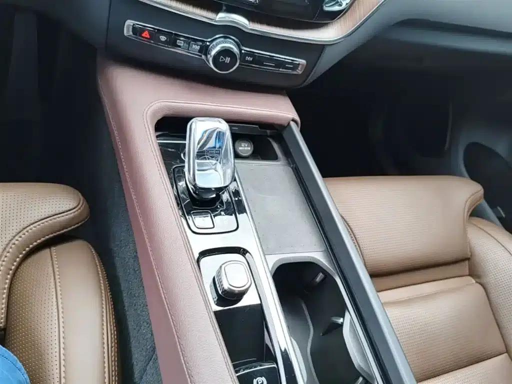 2024 Volvo XC60 Plug-in Hybrid T8 Plug-in Hybrid Long Range AWD Inscription Luxury Edition — миниатюра 14
