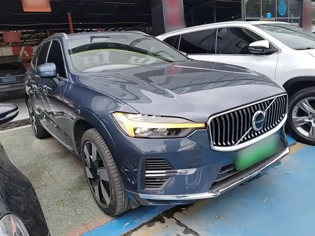 2024 Volvo XC60 Plug-in Hybrid T8 Plug-in Hybrid Long Range AWD Inscription Luxury Edition — миниатюра 4