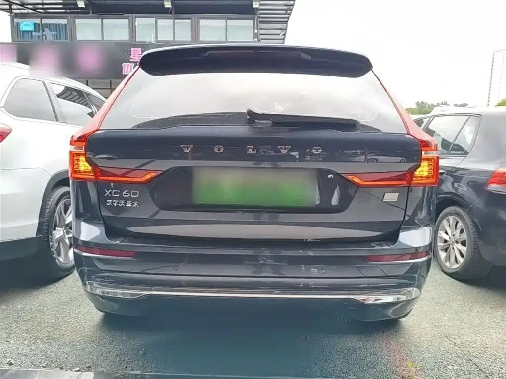 2024 Volvo XC60 Plug-in Hybrid T8 Plug-in Hybrid Long Range AWD Inscription Luxury Edition — миниатюра 6