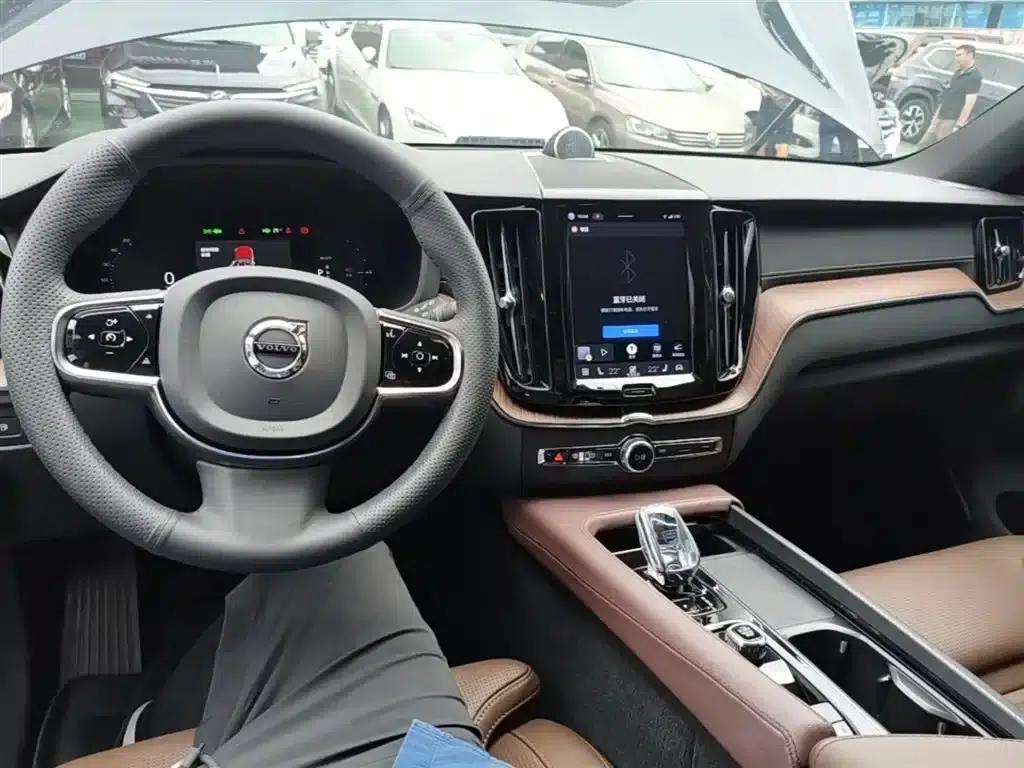 2024 Volvo XC60 Plug-in Hybrid T8 Plug-in Hybrid Long Range AWD Inscription Luxury Edition — миниатюра 10