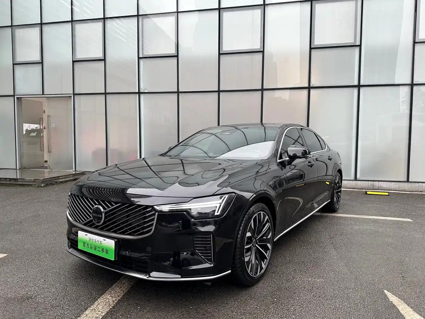 2026 Volvo S90 Plug-in Hybrid, All-Wheel Drive, Long Range, Inscription Luxury Edition — миниатюра 1