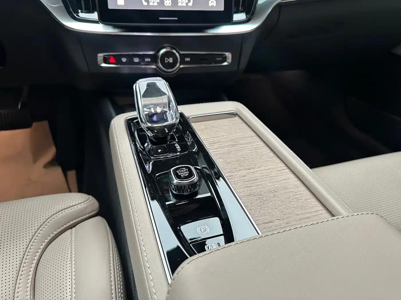 2026 Volvo S90 Plug-in Hybrid, All-Wheel Drive, Long Range, Inscription Luxury Edition — миниатюра 12