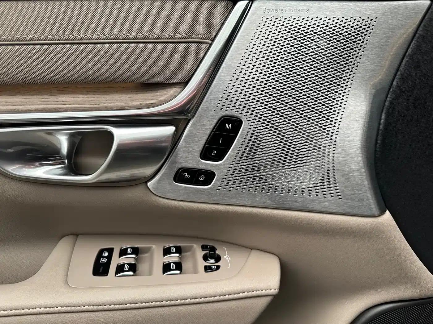 2026 Volvo S90 Plug-in Hybrid, All-Wheel Drive, Long Range, Inscription Luxury Edition — миниатюра 16