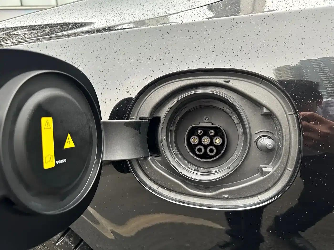 2026 Volvo S90 Plug-in Hybrid, All-Wheel Drive, Long Range, Inscription Luxury Edition — миниатюра 18