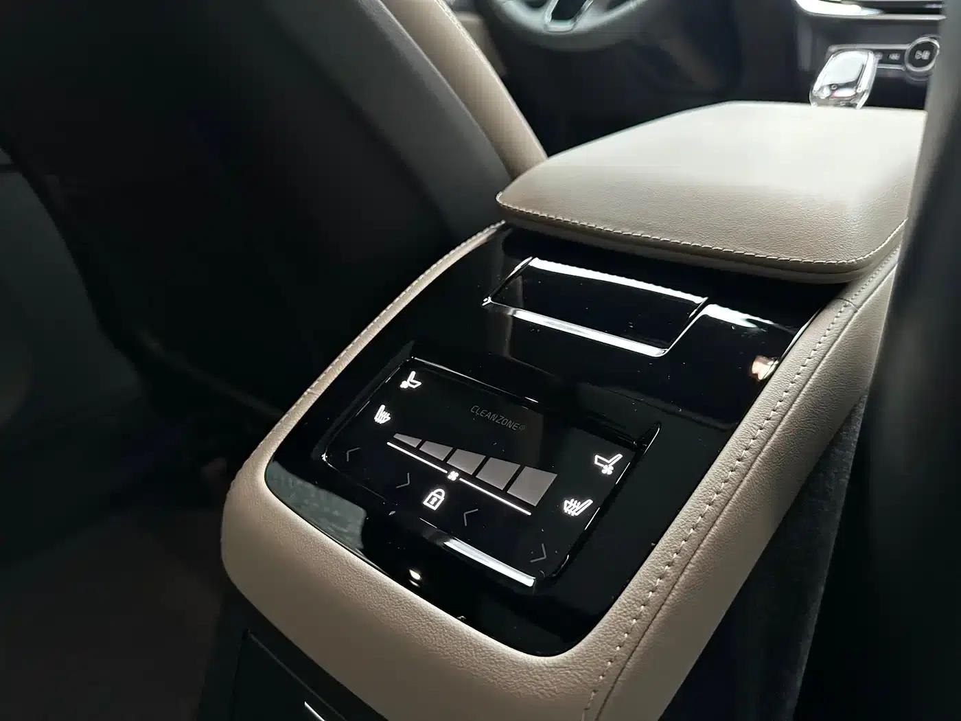 2026 Volvo S90 Plug-in Hybrid, All-Wheel Drive, Long Range, Inscription Luxury Edition — миниатюра 22