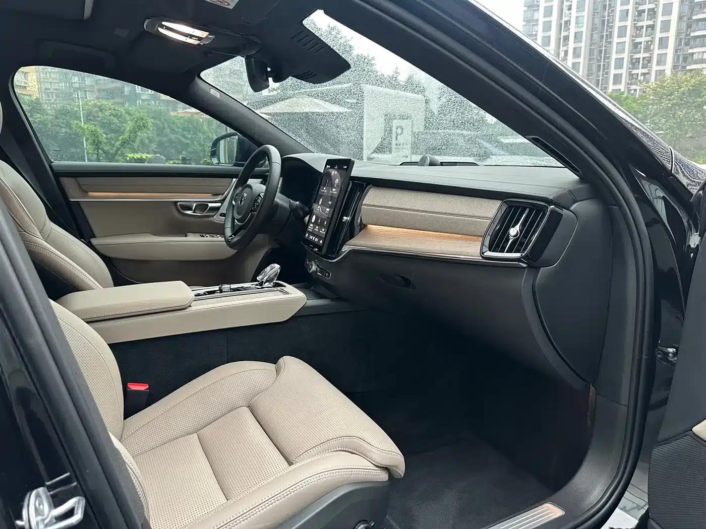 2026 Volvo S90 Plug-in Hybrid, All-Wheel Drive, Long Range, Inscription Luxury Edition — миниатюра 23