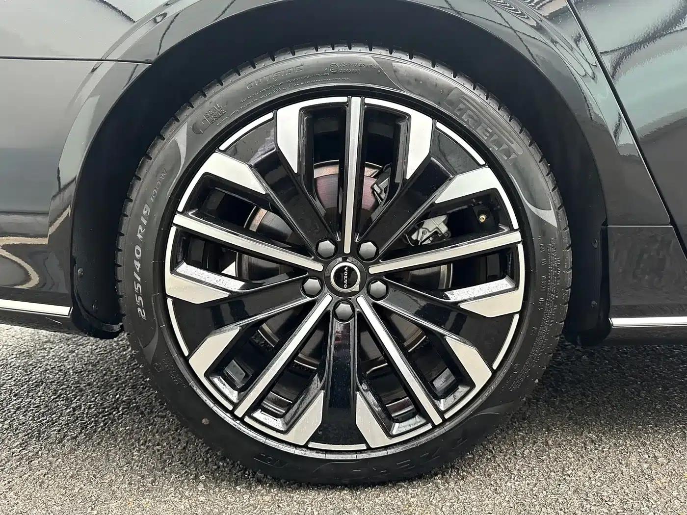 2026 Volvo S90 Plug-in Hybrid, All-Wheel Drive, Long Range, Inscription Luxury Edition — миниатюра 25
