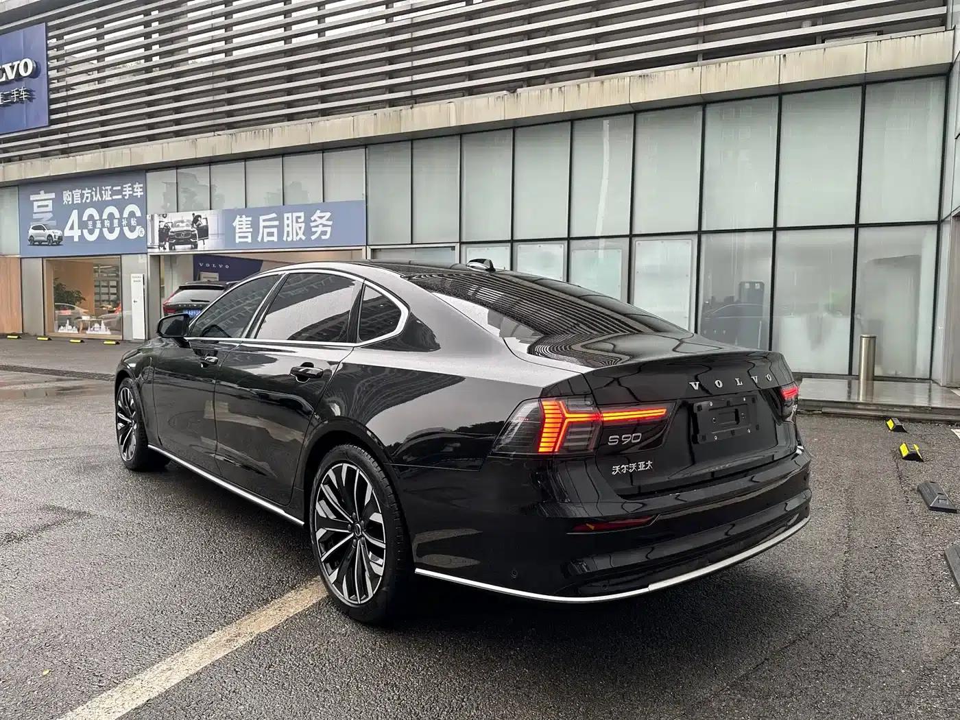 2026 Volvo S90 Plug-in Hybrid, All-Wheel Drive, Long Range, Inscription Luxury Edition — миниатюра 6