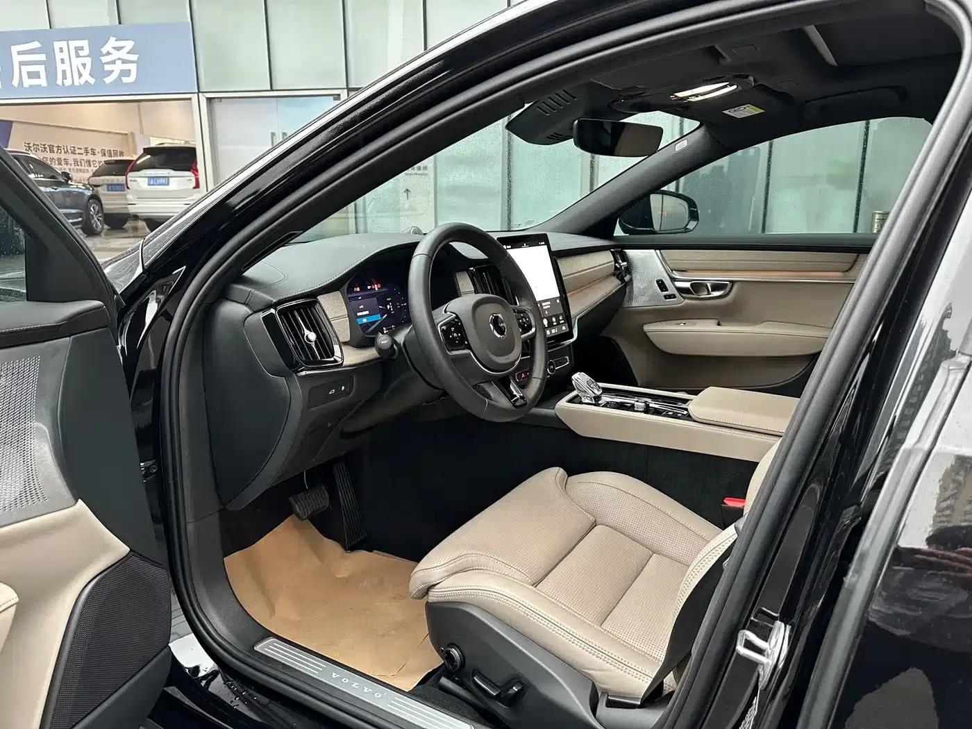 2026 Volvo S90 Plug-in Hybrid, All-Wheel Drive, Long Range, Inscription Luxury Edition — миниатюра 8
