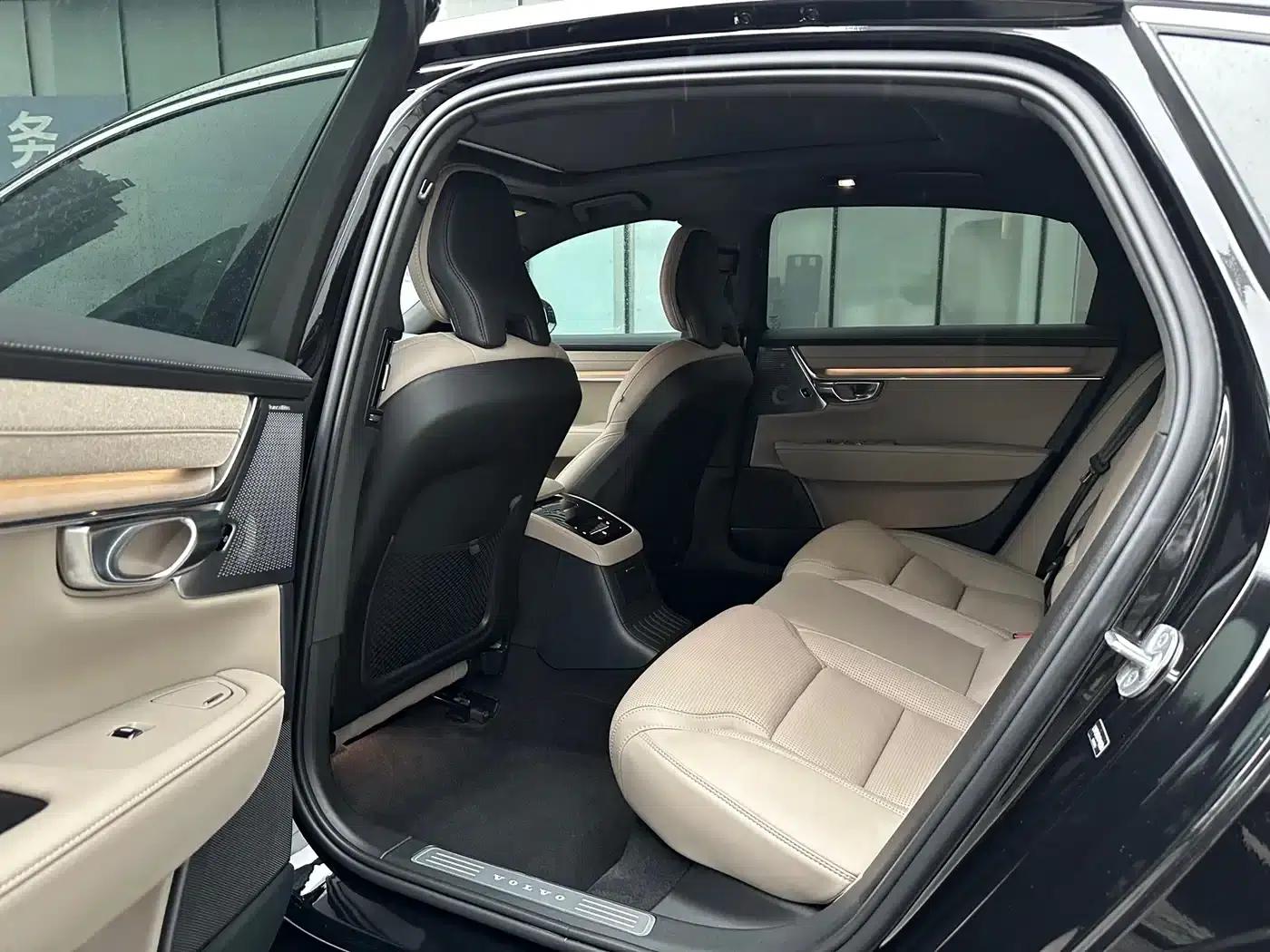 2026 Volvo S90 Plug-in Hybrid, All-Wheel Drive, Long Range, Inscription Luxury Edition — миниатюра 9