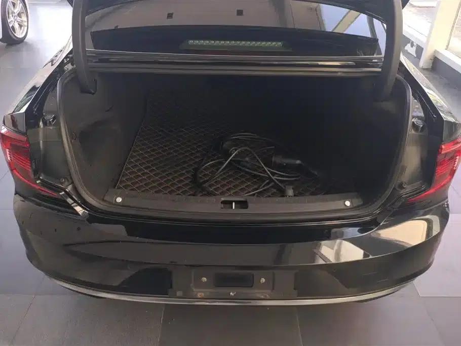 2021 Volvo S90 Plug-in Hybrid T8 E-Drive Hybrid, Inscription Luxury Edition — миниатюра 4