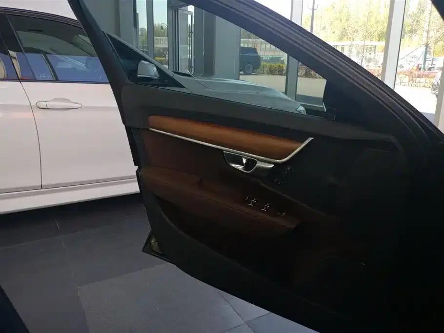 2021 Volvo S90 Plug-in Hybrid T8 E-Drive Hybrid, Inscription Luxury Edition — миниатюра 7