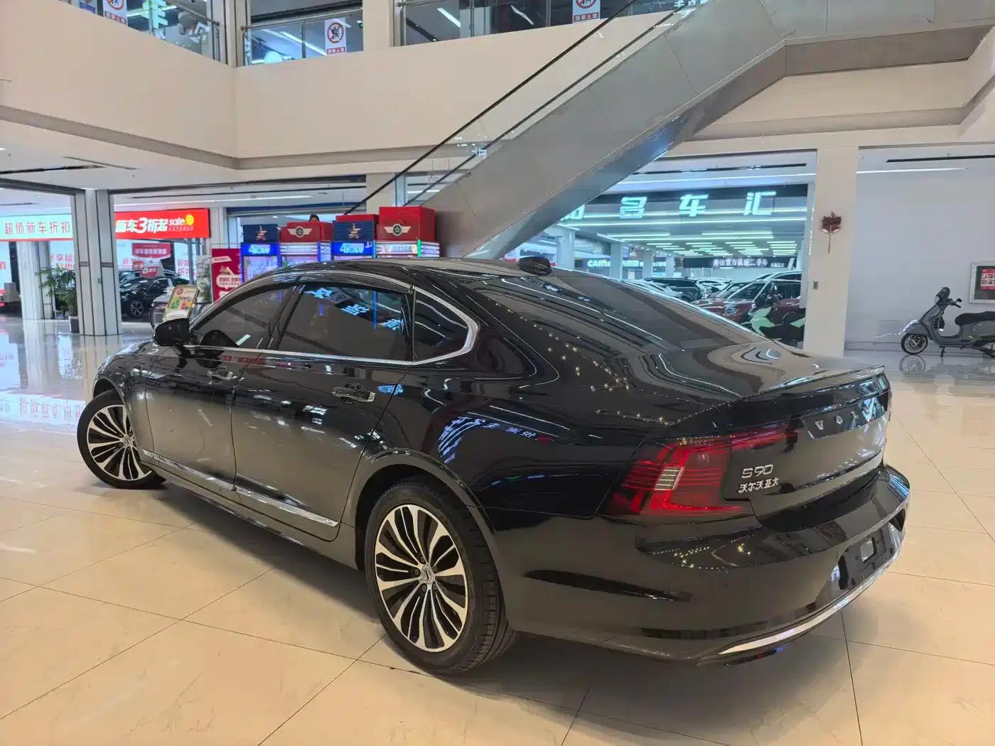 2023 Volvo S90 Plug-in Hybrid T8 Plug-in Hybrid AWD Long Range Smart Luxury Edition — миниатюра 4