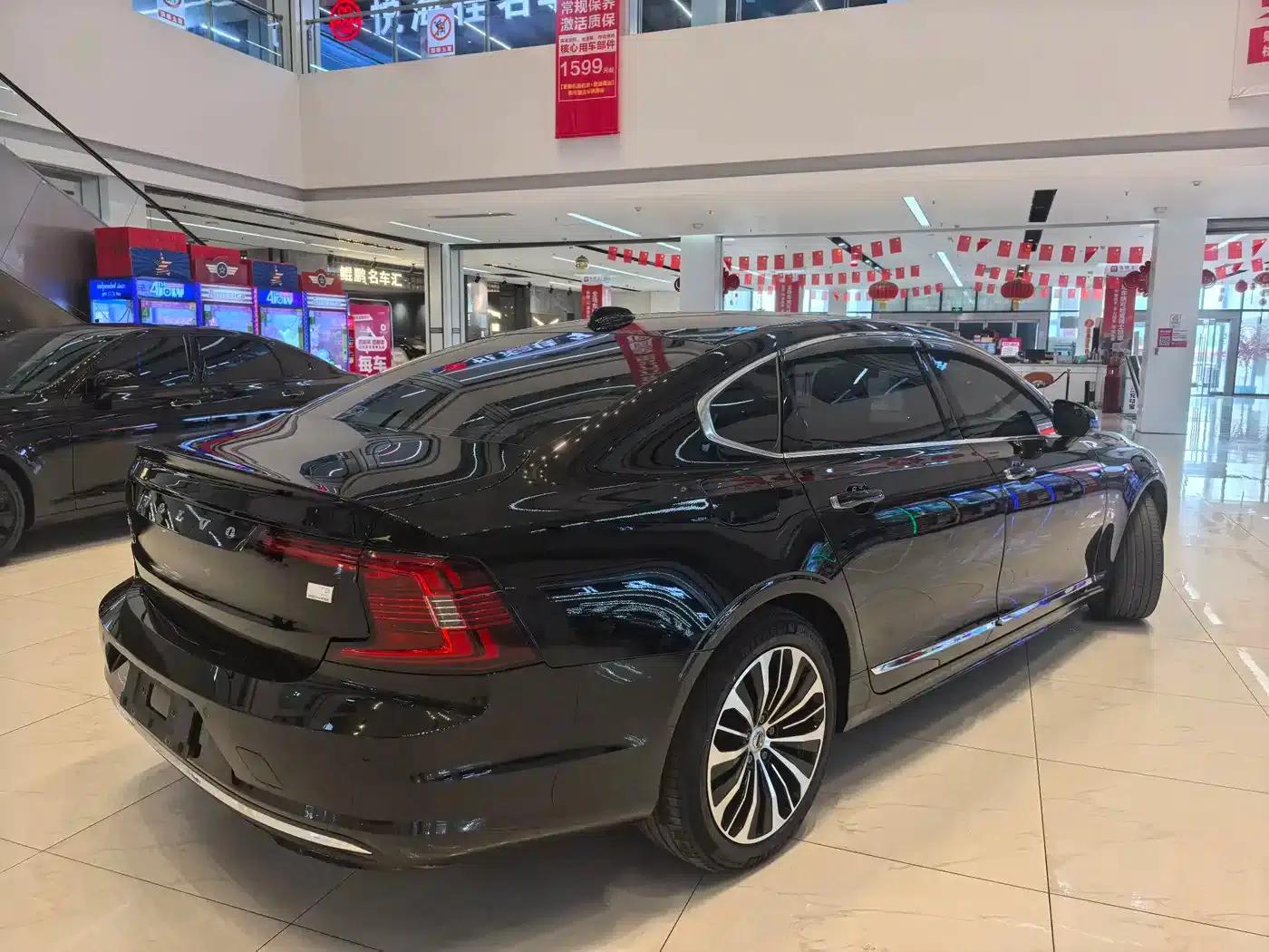 2023 Volvo S90 Plug-in Hybrid T8 Plug-in Hybrid AWD Long Range Smart Luxury Edition — миниатюра 6