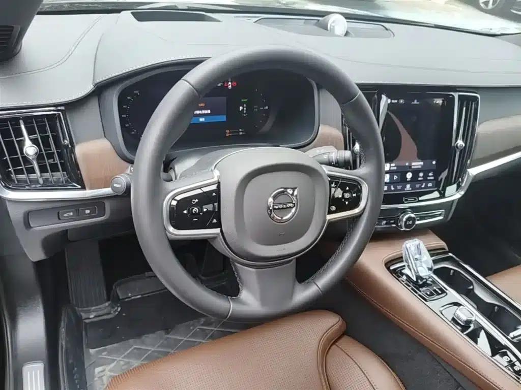 2024 Volvo S90 Plug-in Hybrid, All-Wheel Drive, Long Range, Inscription Luxury Edition — миниатюра 11