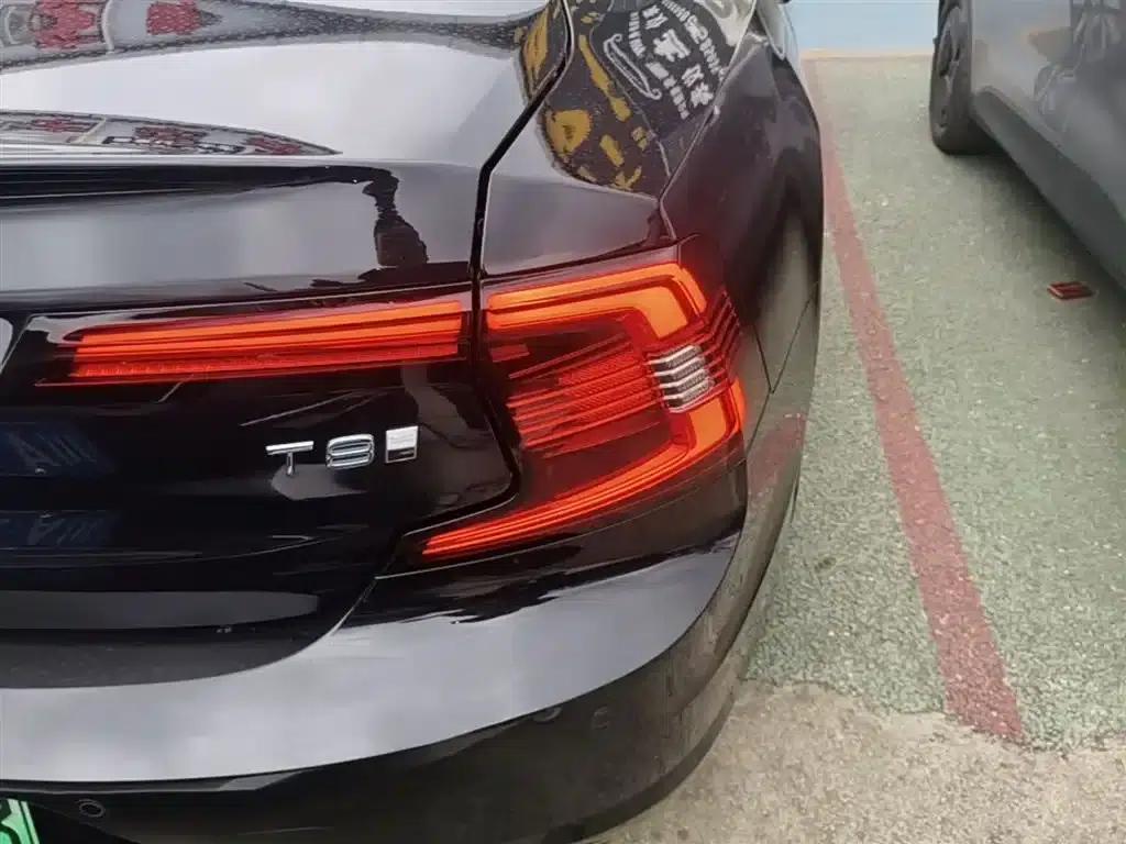 2024 Volvo S90 Plug-in Hybrid, All-Wheel Drive, Long Range, Inscription Luxury Edition — миниатюра 8