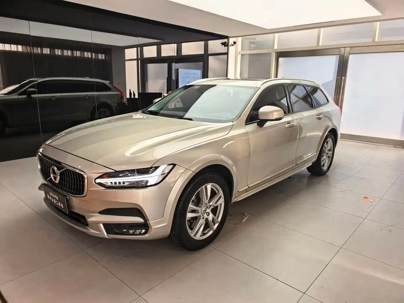 2019 Volvo V90 Cross Country T5 AWD Smart Edition (China V Emission Standard) — миниатюра 1