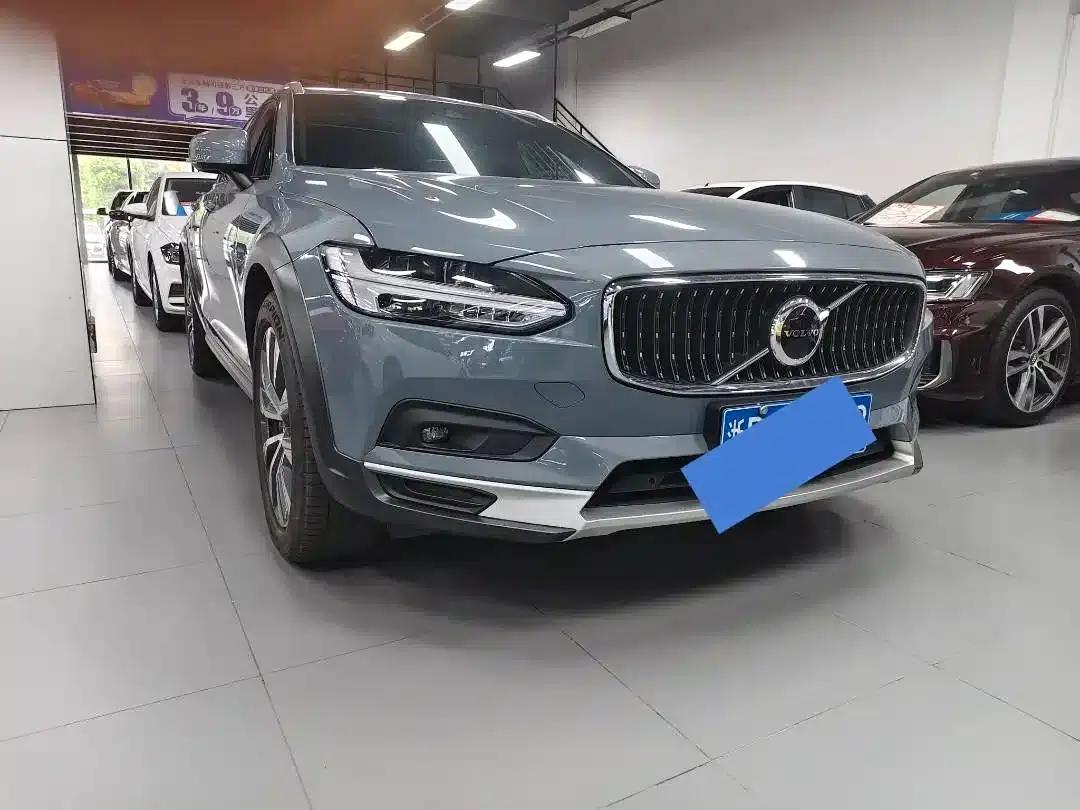 2021 Volvo V90 Cross Country B5 AWD Ultimate Edition — миниатюра 2