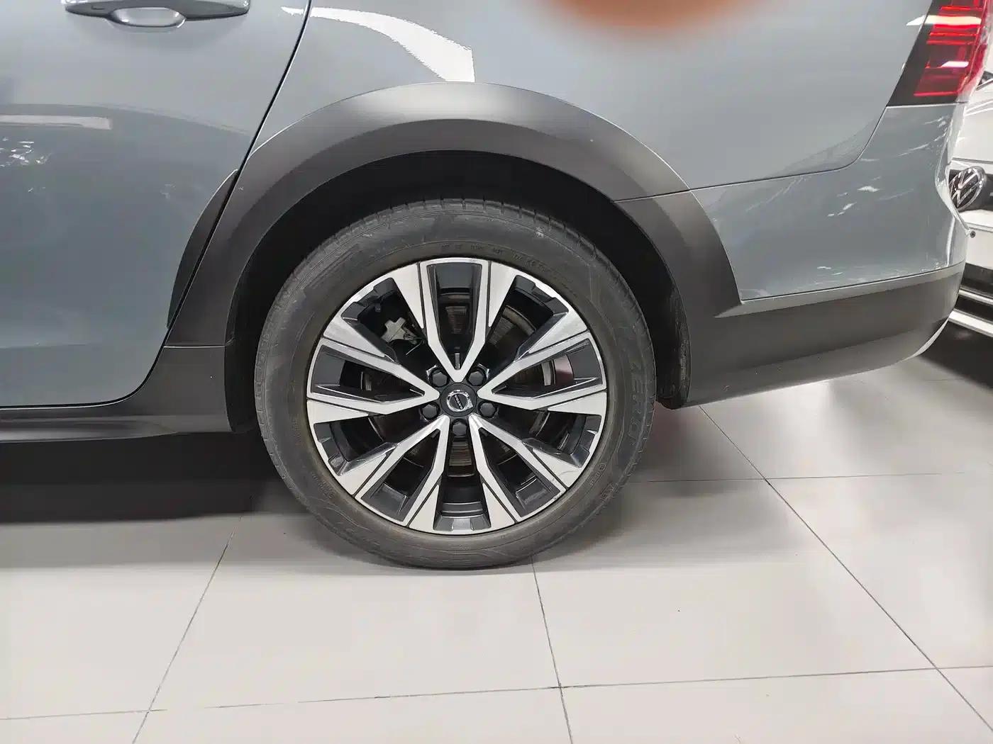 2021 Volvo V90 Cross Country B5 AWD Ultimate Edition — миниатюра 11