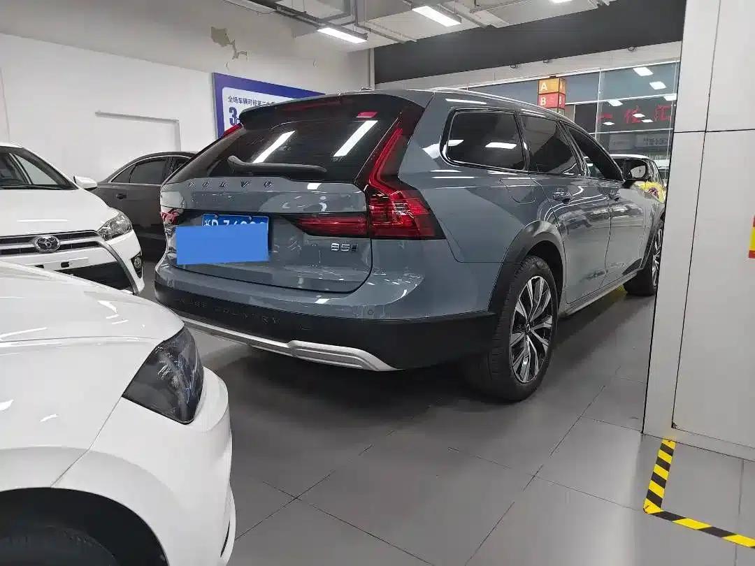 2021 Volvo V90 Cross Country B5 AWD Ultimate Edition — миниатюра 14