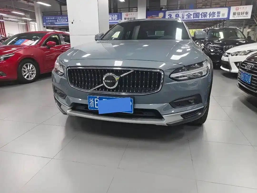 2021 Volvo V90 Cross Country B5 AWD Ultimate Edition — миниатюра 3
