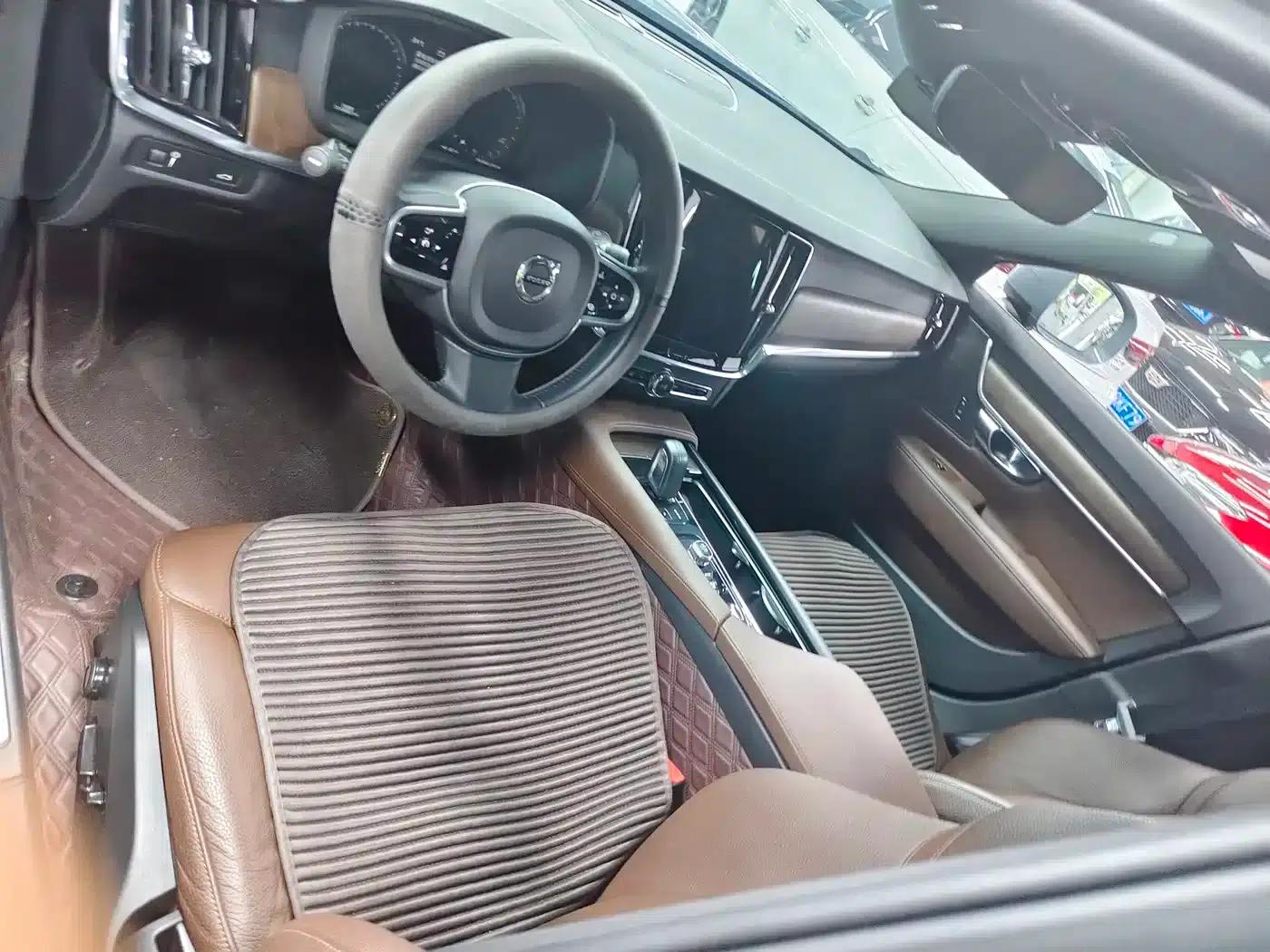 2021 Volvo V90 Cross Country B5 AWD Ultimate Edition — миниатюра 7